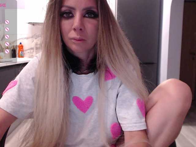 blondalina live cam on BongaCams