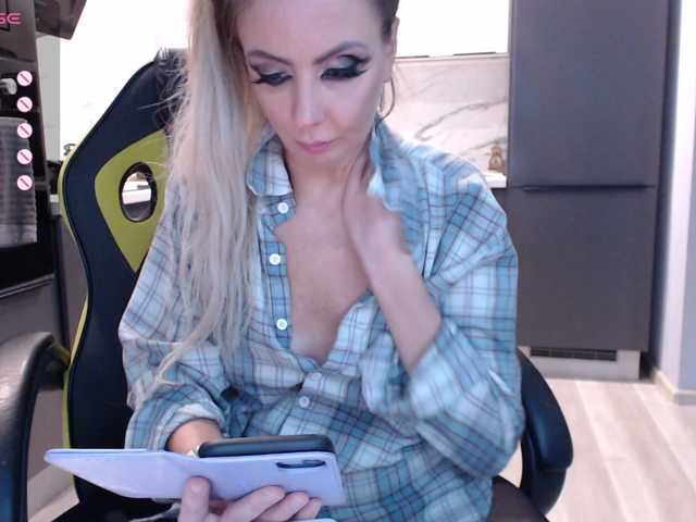 blondalina live cam on BongaCams