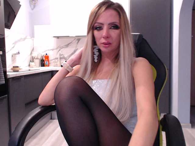 blondalina live cam on BongaCams