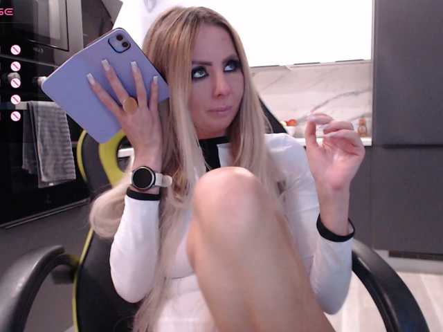 blondalina live cam on BongaCams