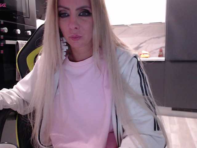 blondalina live cam on BongaCams