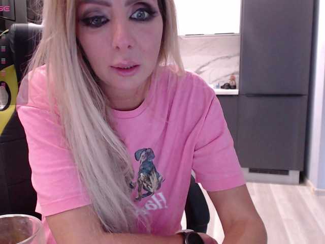 blondalina live cam on BongaCams