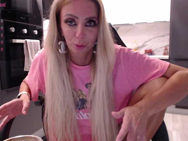 blondalina live cam on BongaCams