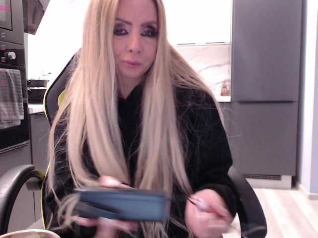 blondalina live cam on BongaCams