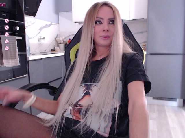 blondalina live cam on BongaCams