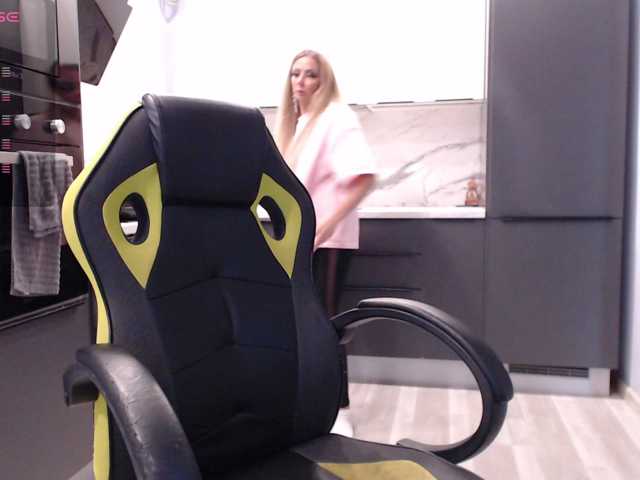 blondalina live cam on BongaCams