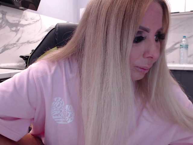 blondalina live webcam show