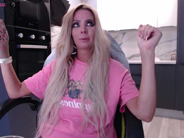 blondalina live cam on BongaCams