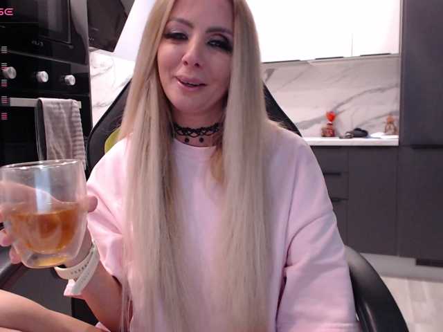 blondalina live cam on BongaCams