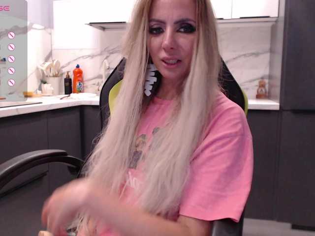 blondalina live cam on BongaCams