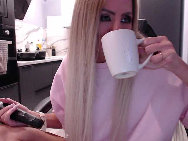 blondalina live cam preview