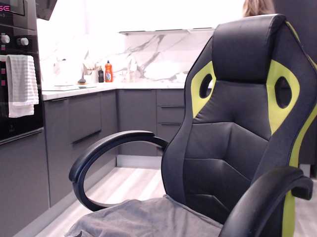 blondalina live cam on BongaCams