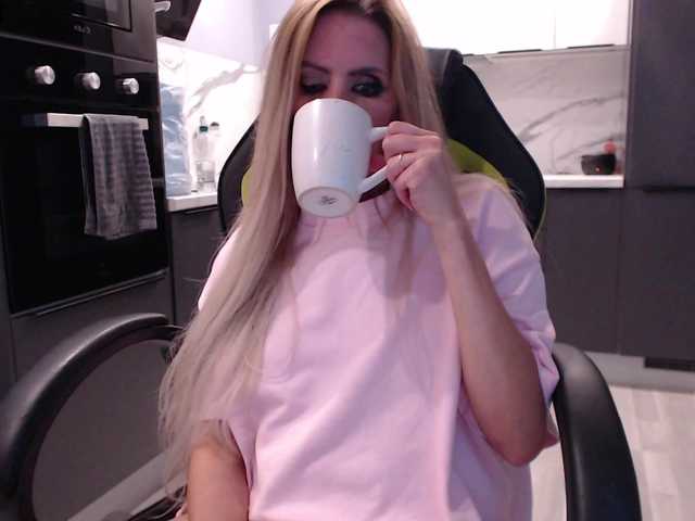 blondalina live cam on BongaCams