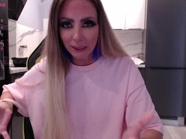 blondalina live cam on BongaCams