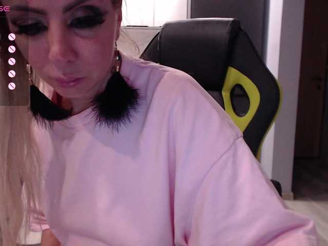 blondalina live cam on BongaCams