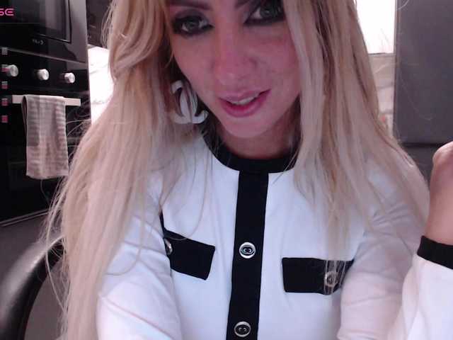 blondalina live cam on BongaCams