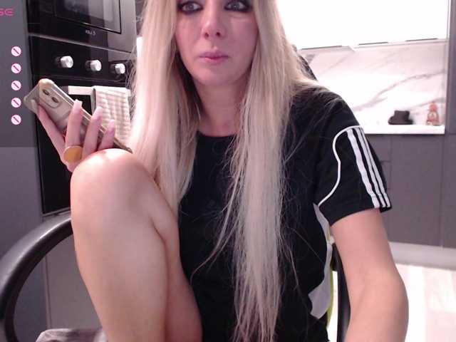 blondalina live cam on BongaCams
