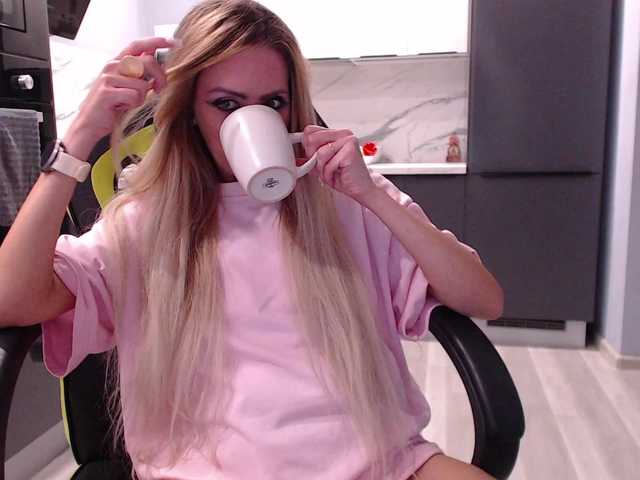 blondalina live cam preview
