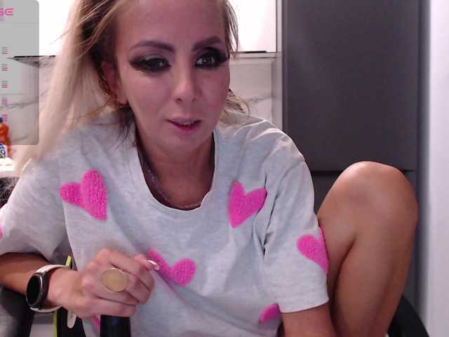 blondalina live cam on BongaCams