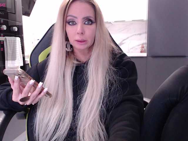 blondalina live cam on BongaCams