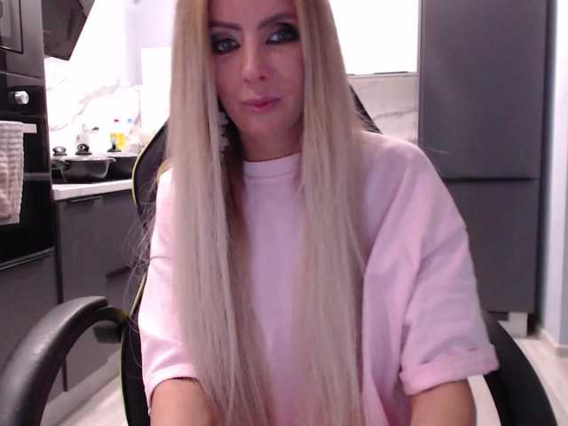 blondalina live cam on BongaCams