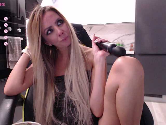 blondalina live cam on BongaCams