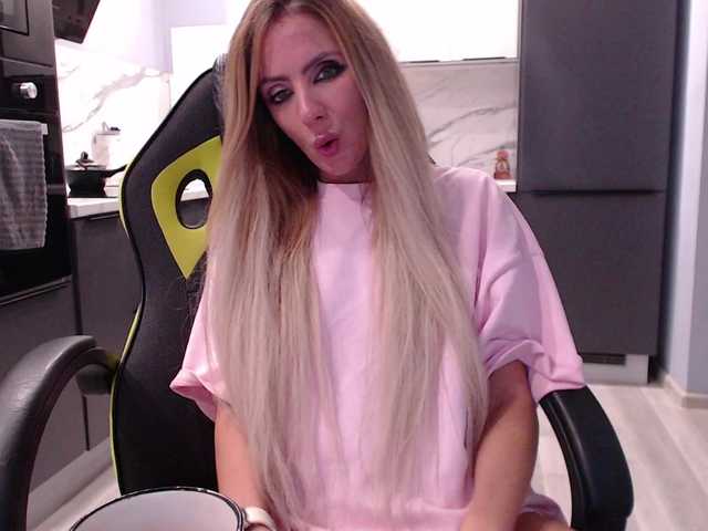 blondalina live cam on BongaCams