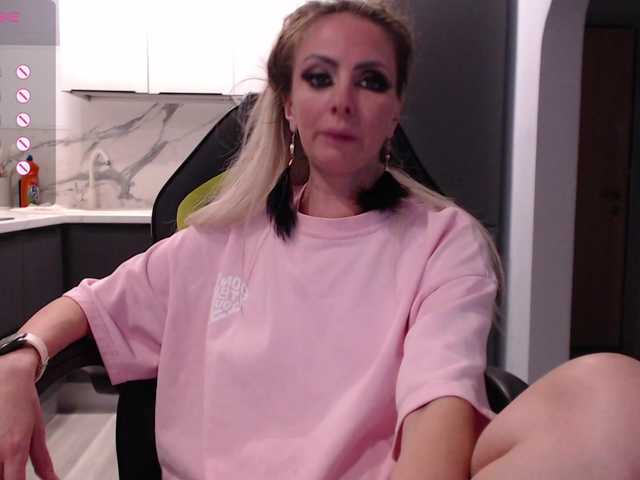 blondalina live cam on BongaCams