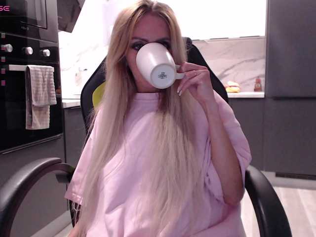 blondalina live cam on BongaCams
