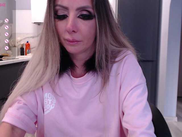 blondalina live cam on BongaCams