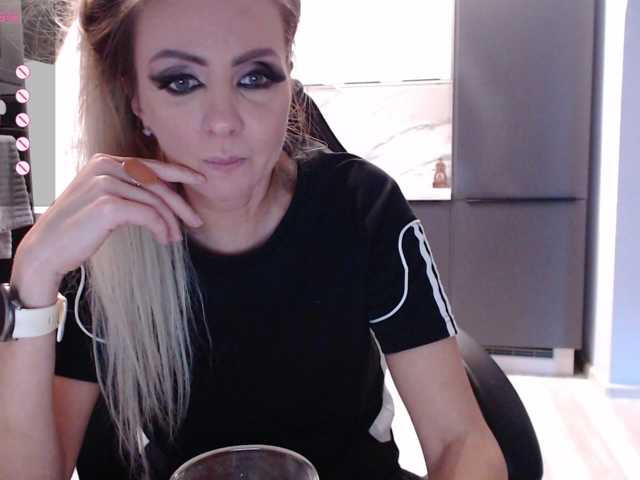blondalina live cam on BongaCams