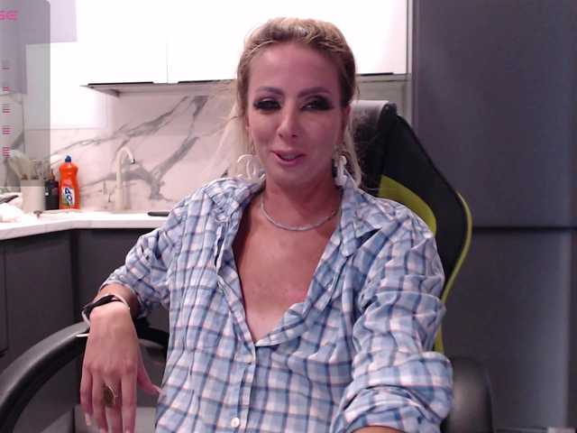 blondalina live webcam show