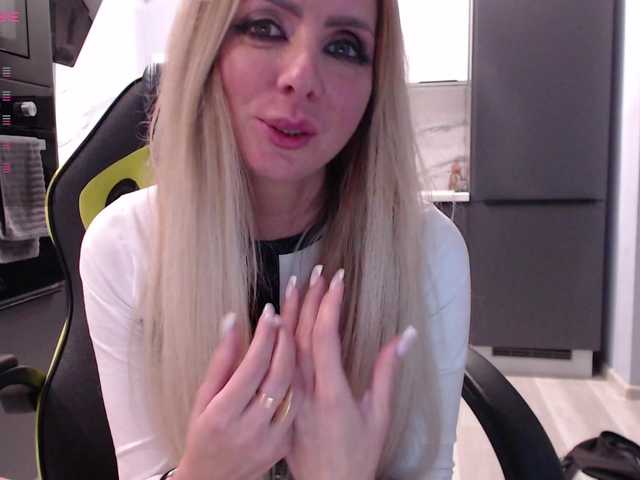 blondalina live cam on BongaCams