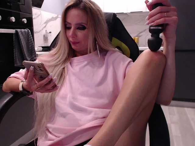 blondalina live cam on BongaCams