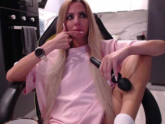 blondalina live cam on BongaCams