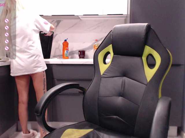 blondalina live cam on BongaCams