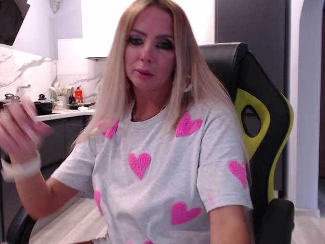 blondalina live cam on BongaCams