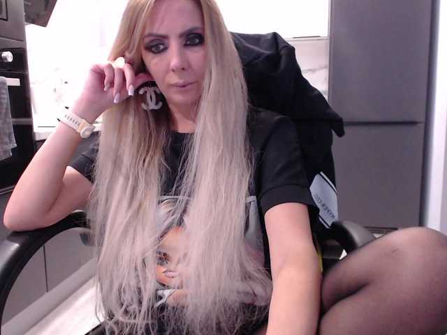 blondalina live cam preview