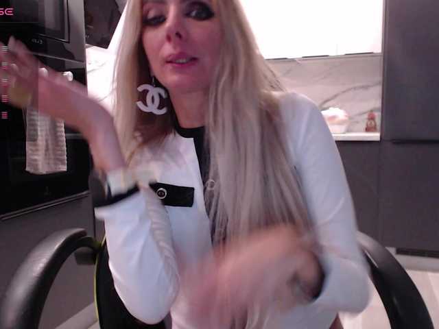 blondalina live cam on BongaCams
