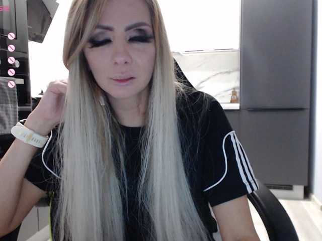blondalina live cam preview