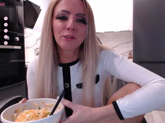 blondalina live cam on BongaCams
