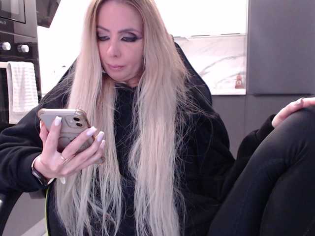 blondalina live cam preview