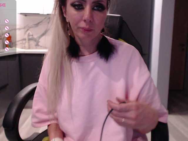 blondalina live cam on BongaCams