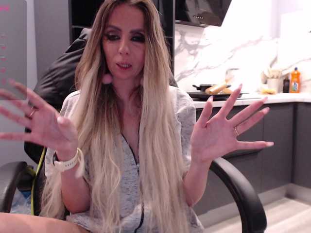  blondalina chat room