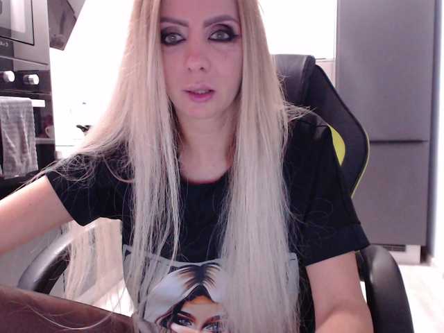 blondalina live cam on BongaCams