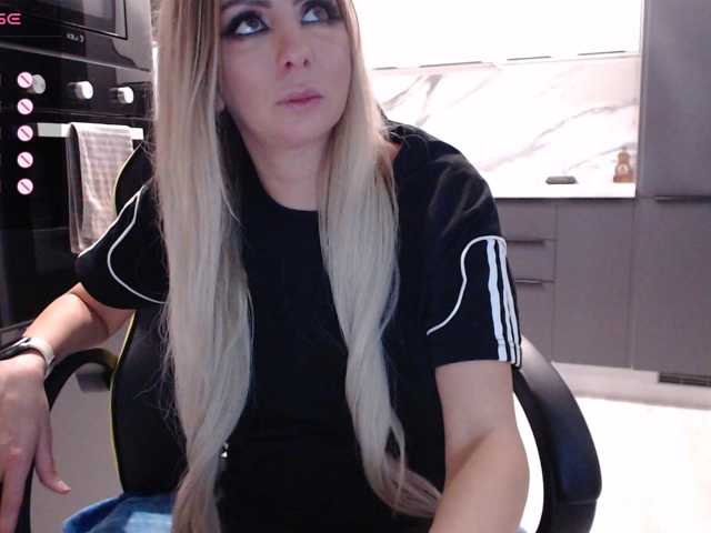 blondalina live cam preview