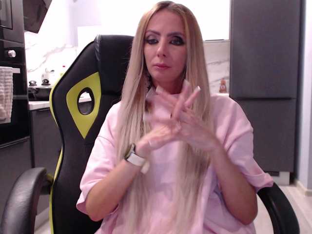 blondalina live cam on BongaCams