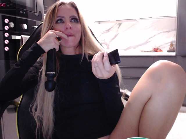 blondalina live cam on BongaCams
