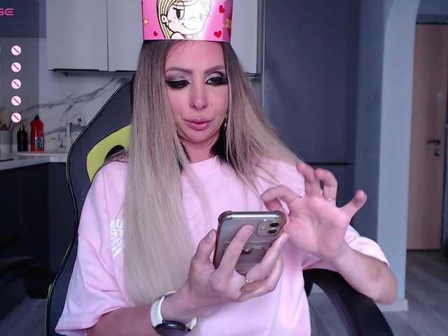 blondalina live cam on BongaCams