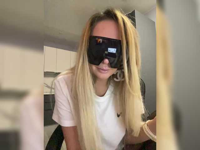 blondalina live cam on BongaCams